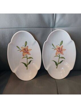 Set of 2 Martha Stewart Botanical Garden Day Lily Oval Dishes